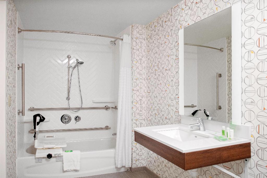Holiday Inn & Suites Marlborough