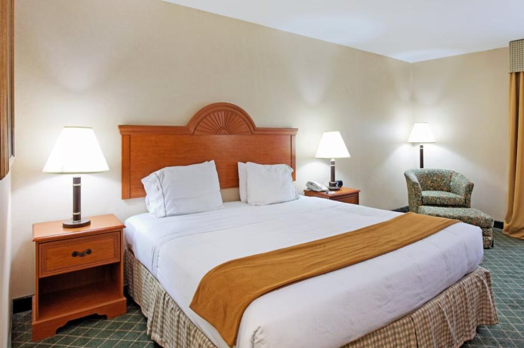 Holiday Inn Express and Suites Sylacauga