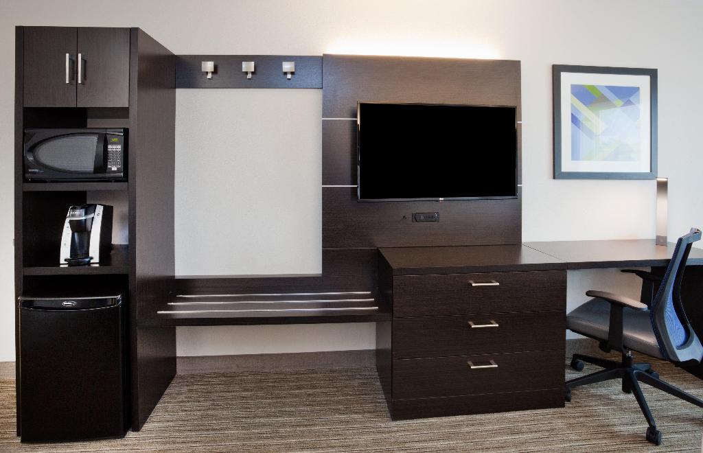 Holiday Inn Express & Suites Dickinson By IHG