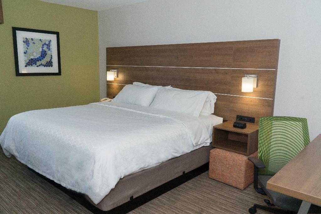 Holiday Inn Express & Suites Madison By IHG