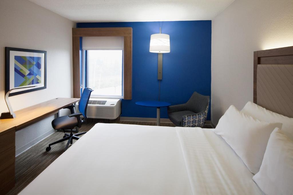Holiday Inn Express and Suites Brentwood North Nas