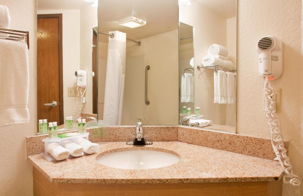 Holiday Inn Express Suites Branson 76 Central IHG