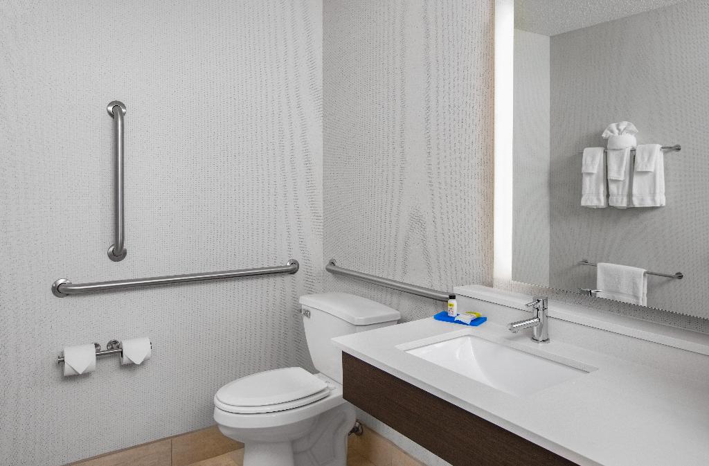 Holiday Inn Express and Suites Altoona Des Moines