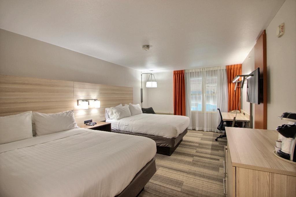 Holiday Inn Express & Suites Milwaukee Airport IHG