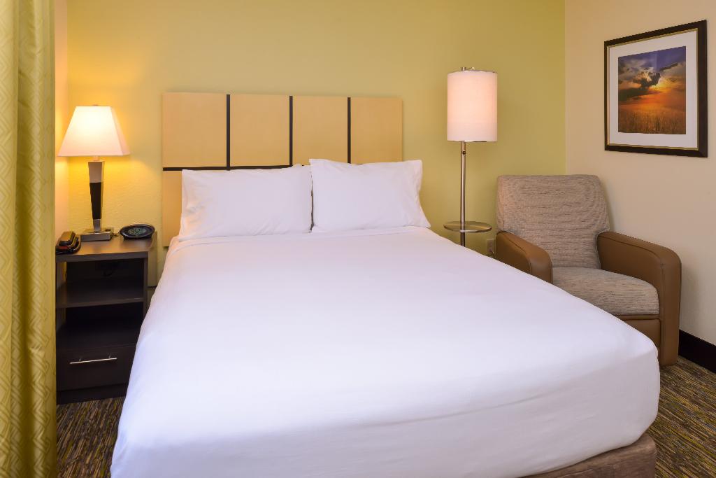 Candlewood Suites Bloomington Normal
