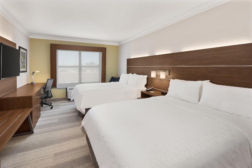 Holiday Inn Express and Suites Byron