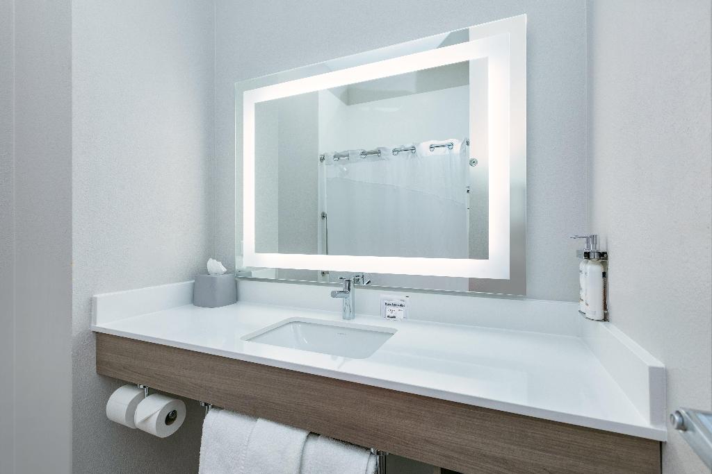 Holiday Inn Express & Suites Marshall By IHG