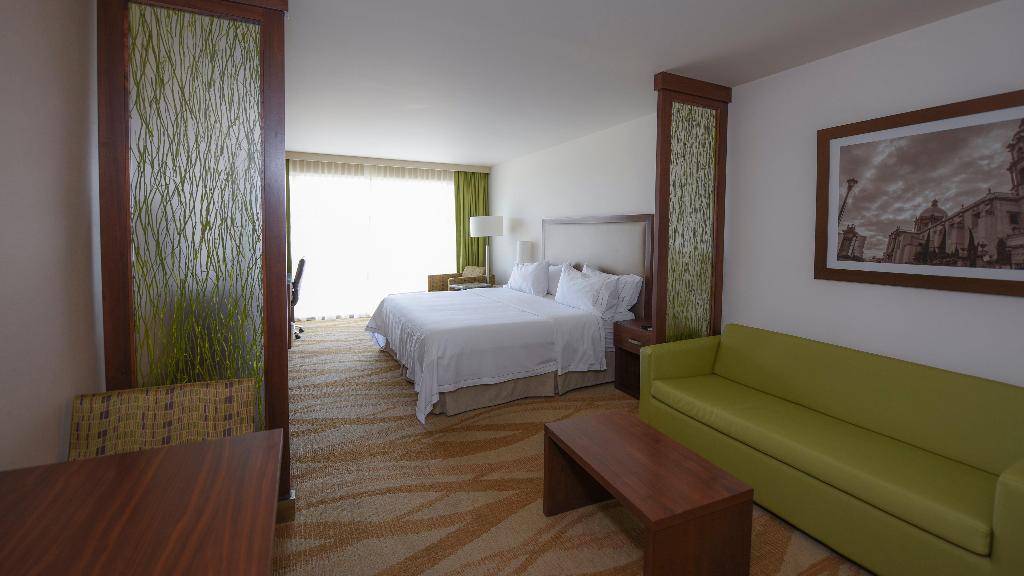 Holiday Inn Express and Suites Celaya