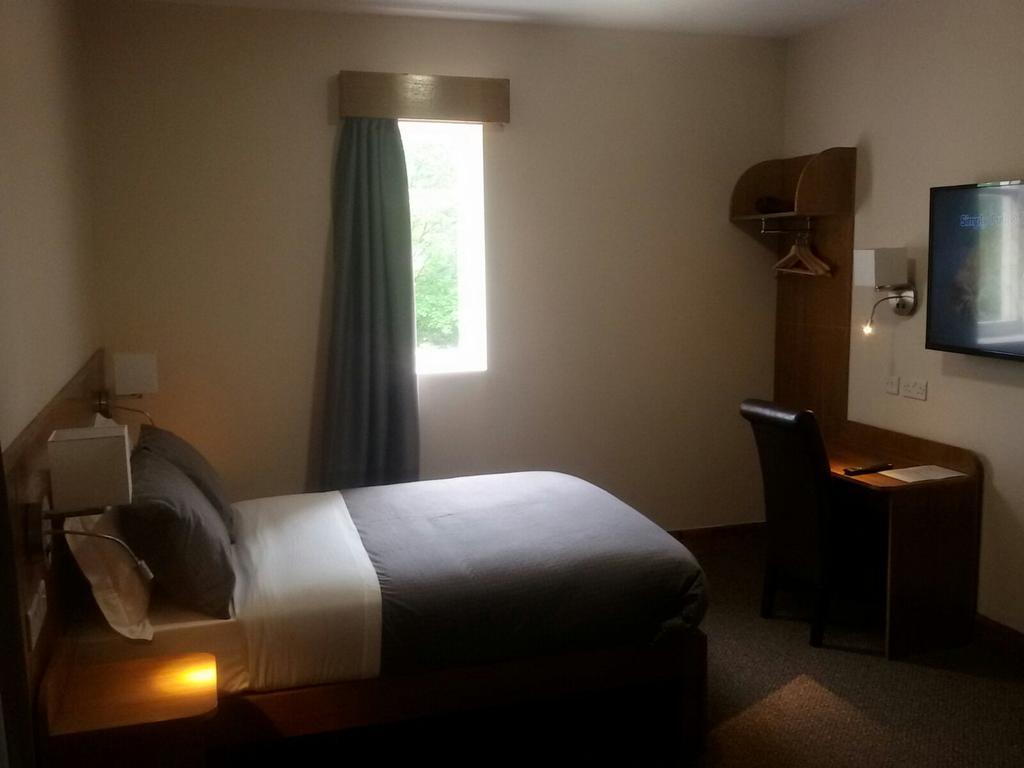 Crosshill Hotel