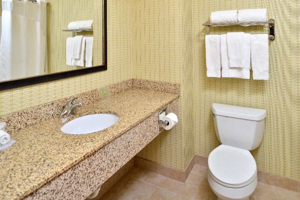 Holiday Inn Express & Suites Charlotte By IHG