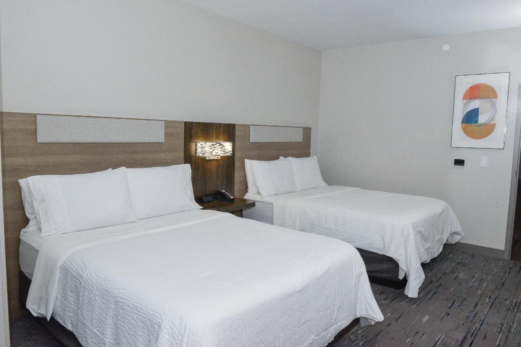 Holiday Inn Express and Suites Easton