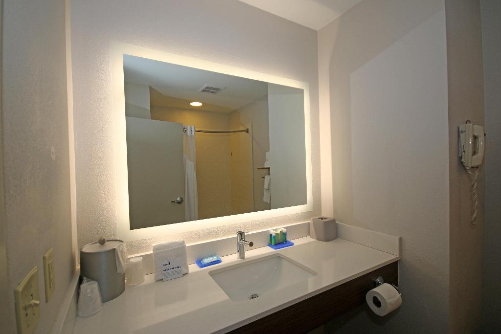 Holiday Inn Express & Suites Greensboro-East