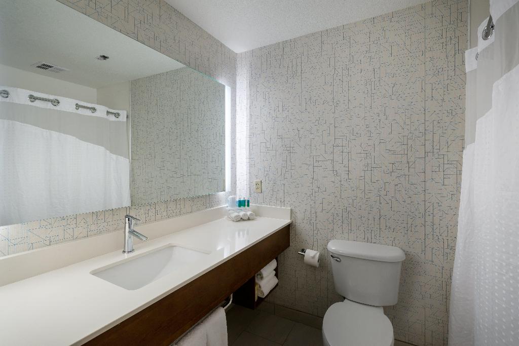 Holiday Inn Express and Suites Lawrence