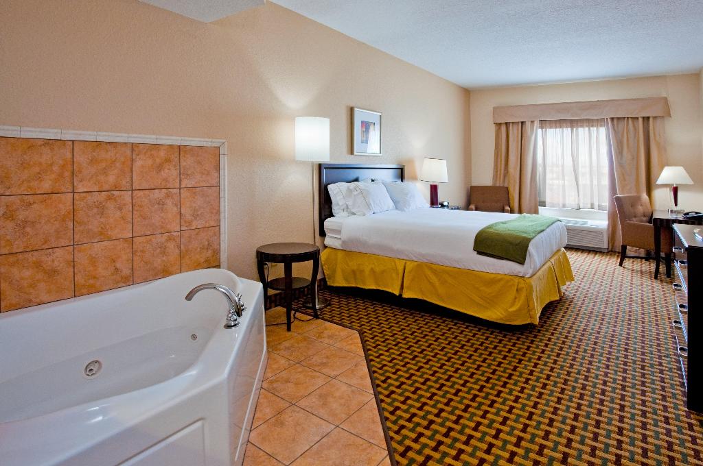 Holiday Inn Express and Suites Orlando Ocoee East