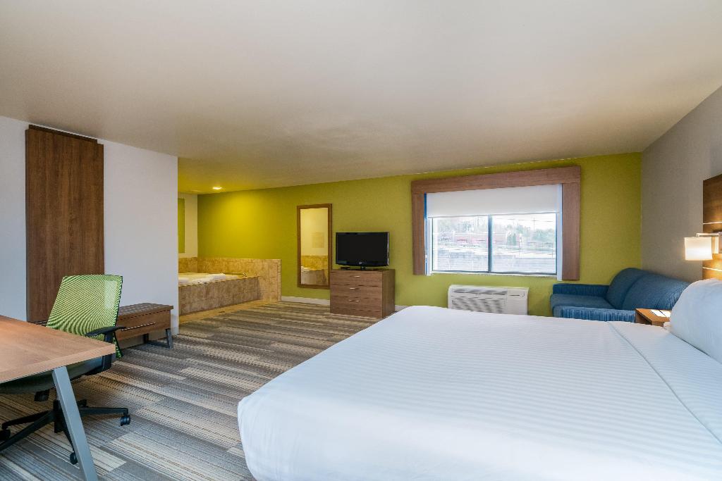 Holiday Inn Express and Suites Rocky Mount Smith M