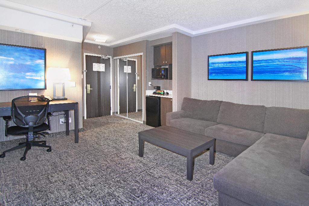 Holiday Inn Express and Suites Calgary