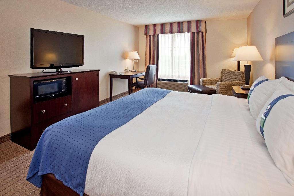 Holiday Inn & Suites Overland Park-Conv Ctr