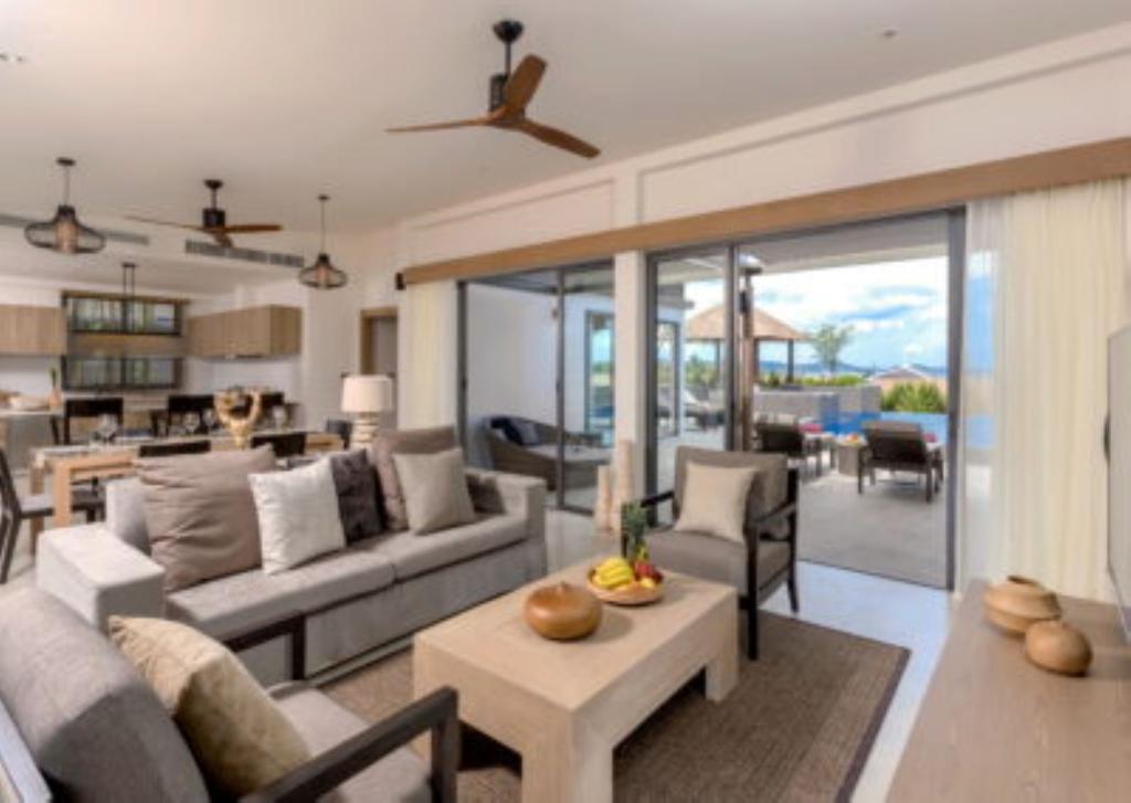 CasaBay Luxury Pool Villas