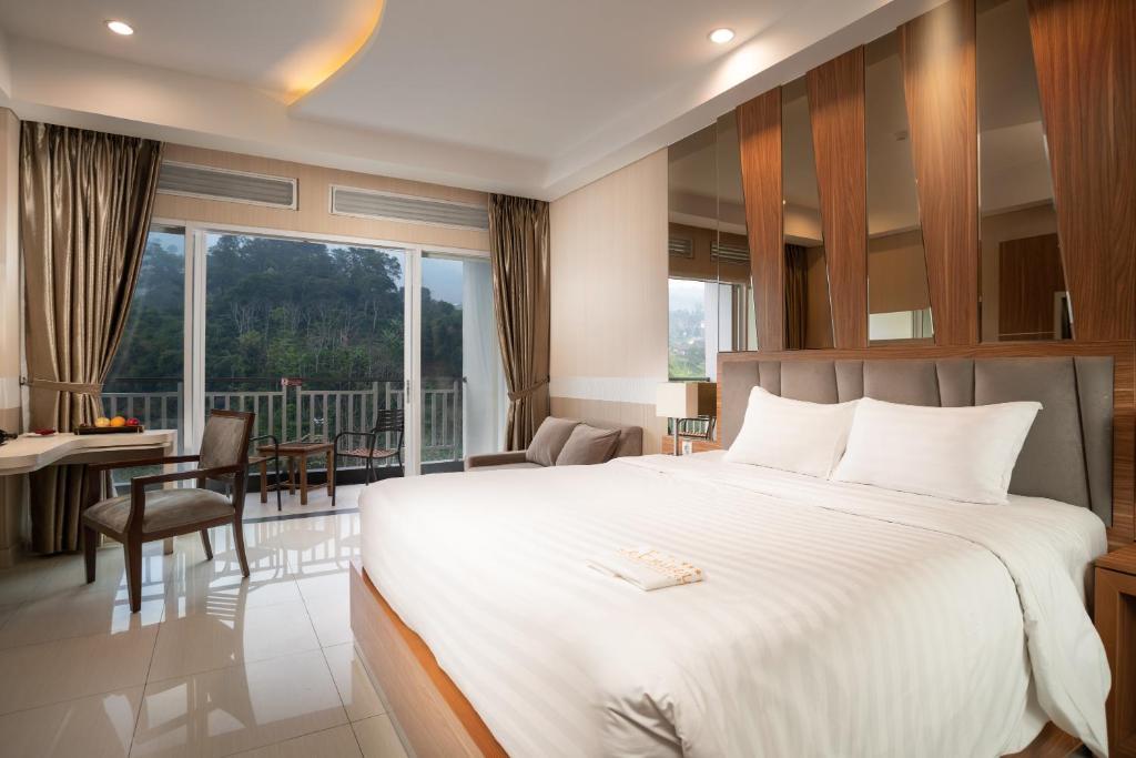 Le Eminence Hotel Convention & Resort