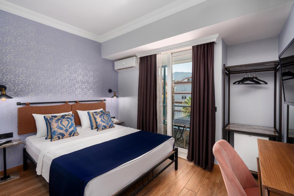 De Manor Boutique Adult Only +16  Age