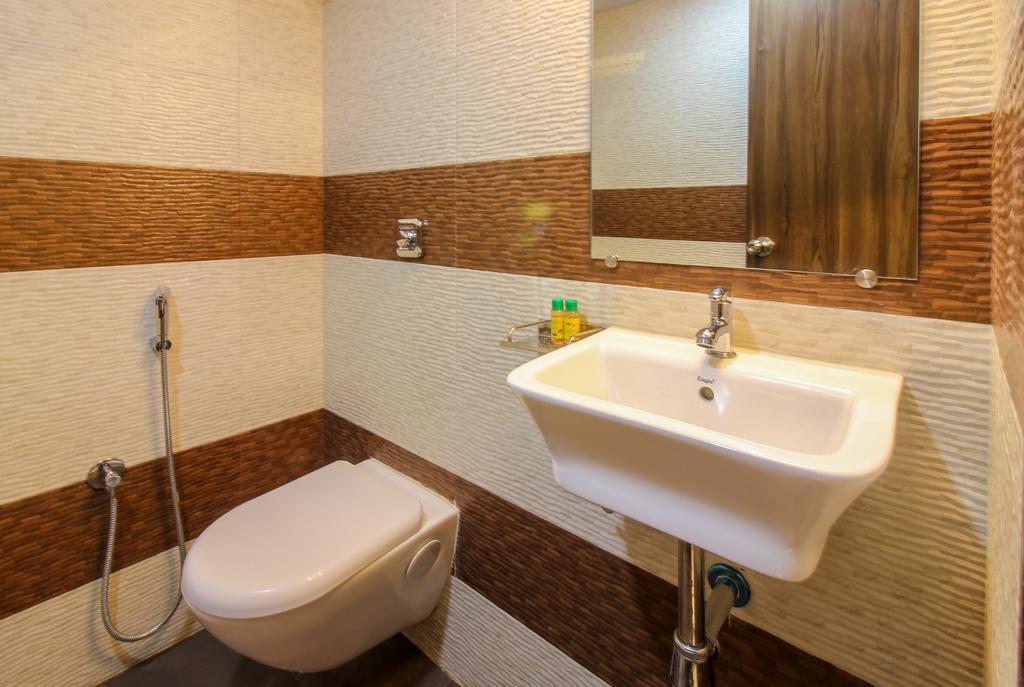 Capital O 60898 Hotel Amour