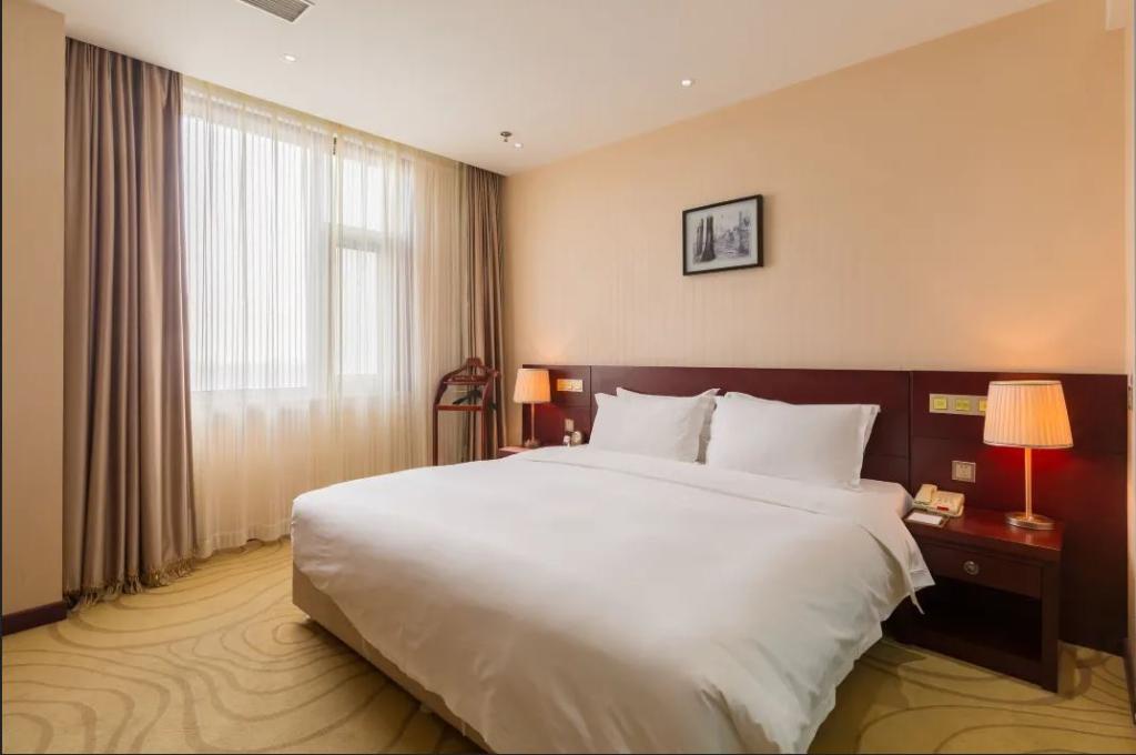 Junyi Runhua Hotel
