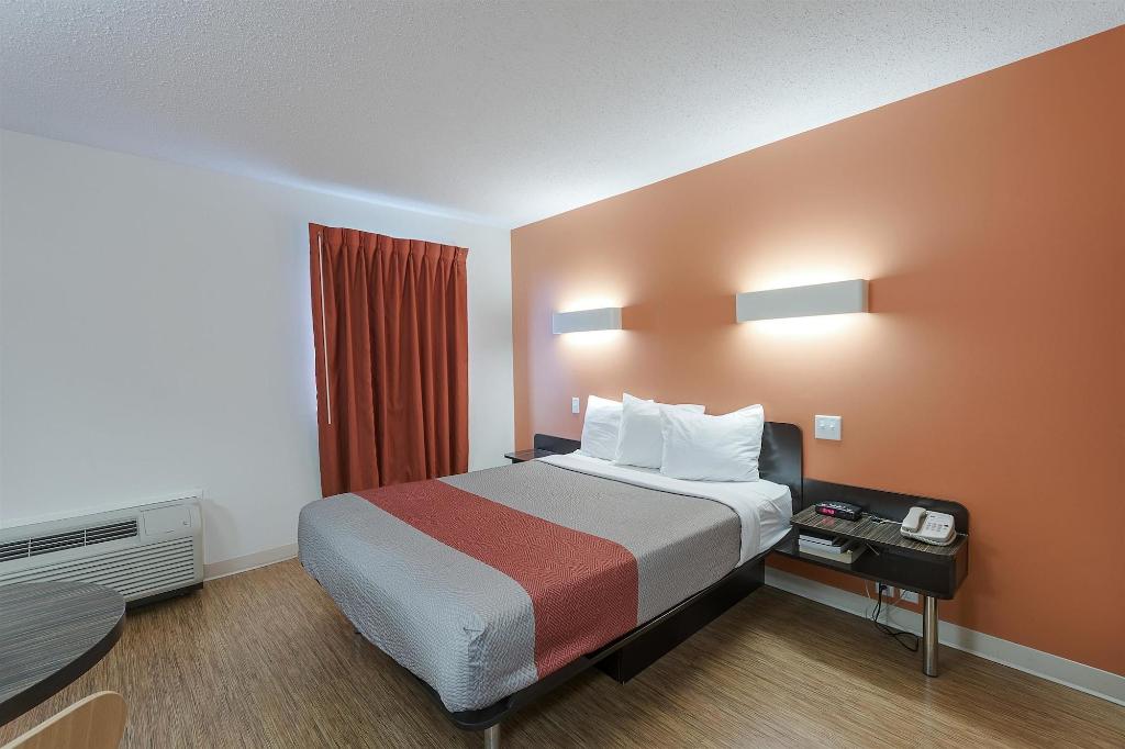 Motel 6 Brandon