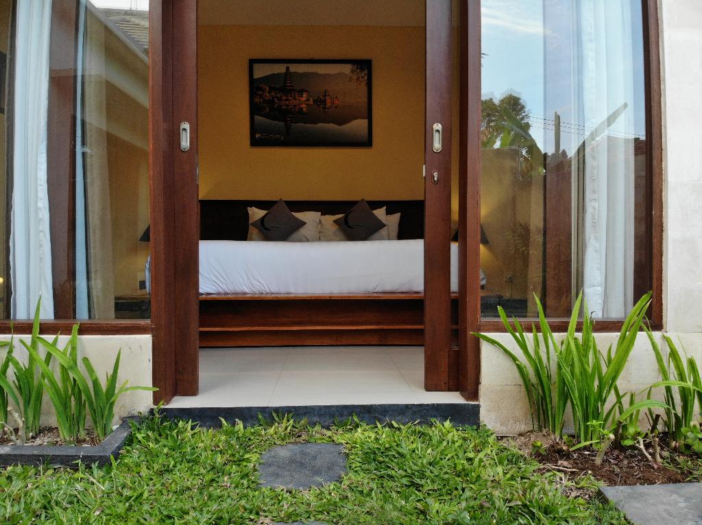 Ardha Chandra Canggu
