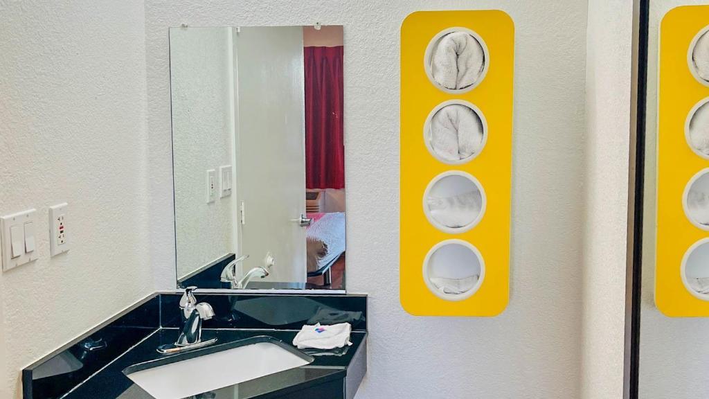 Motel 6 West