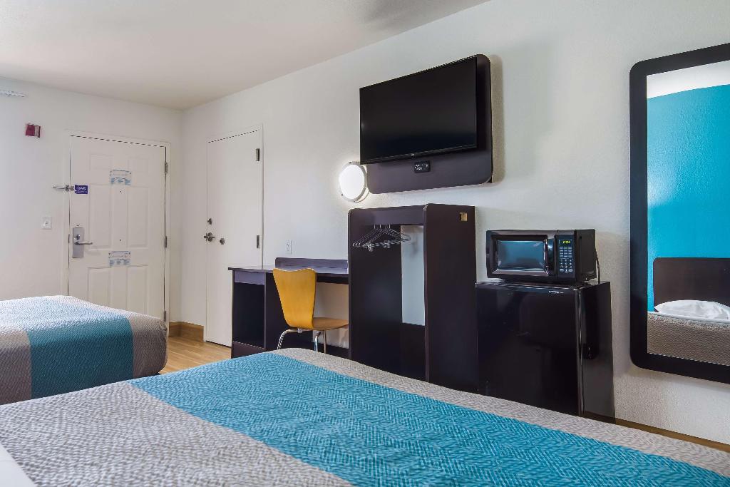 Motel 6 Pensacola - Nas