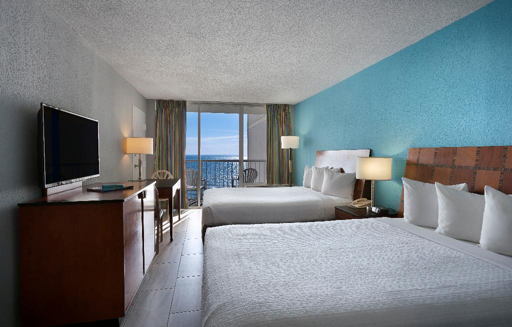 Crown Reef Beach Resort And Waterpark