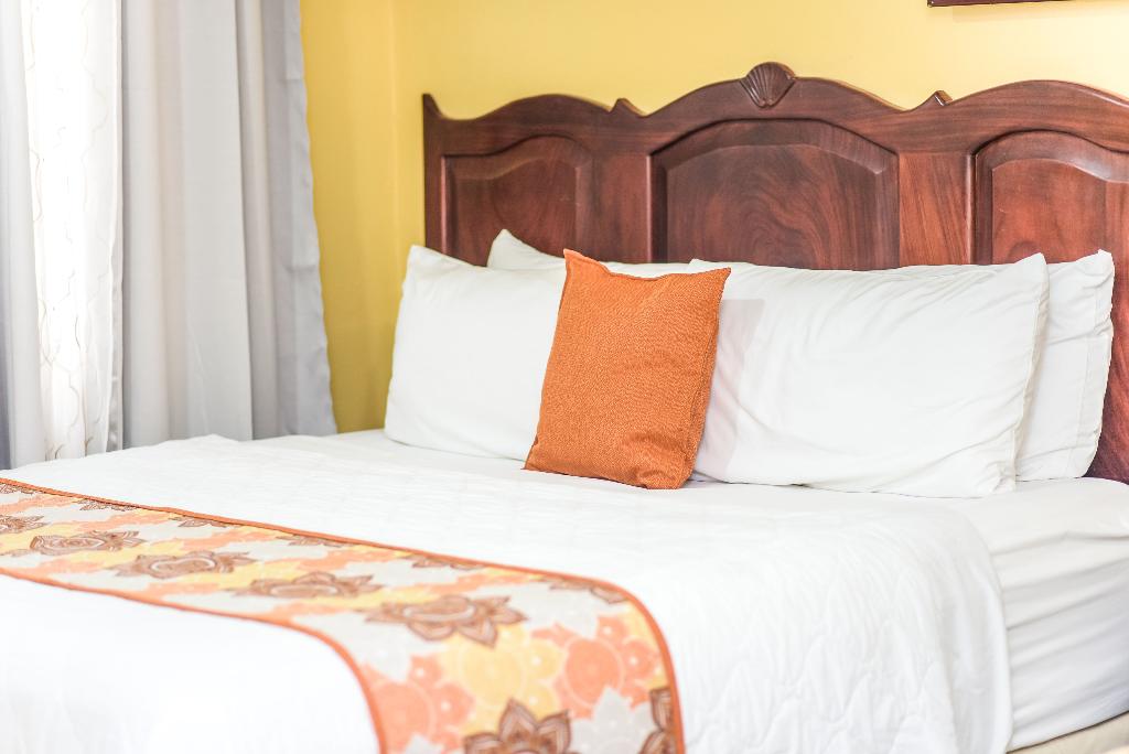 Berlor Airport Inn