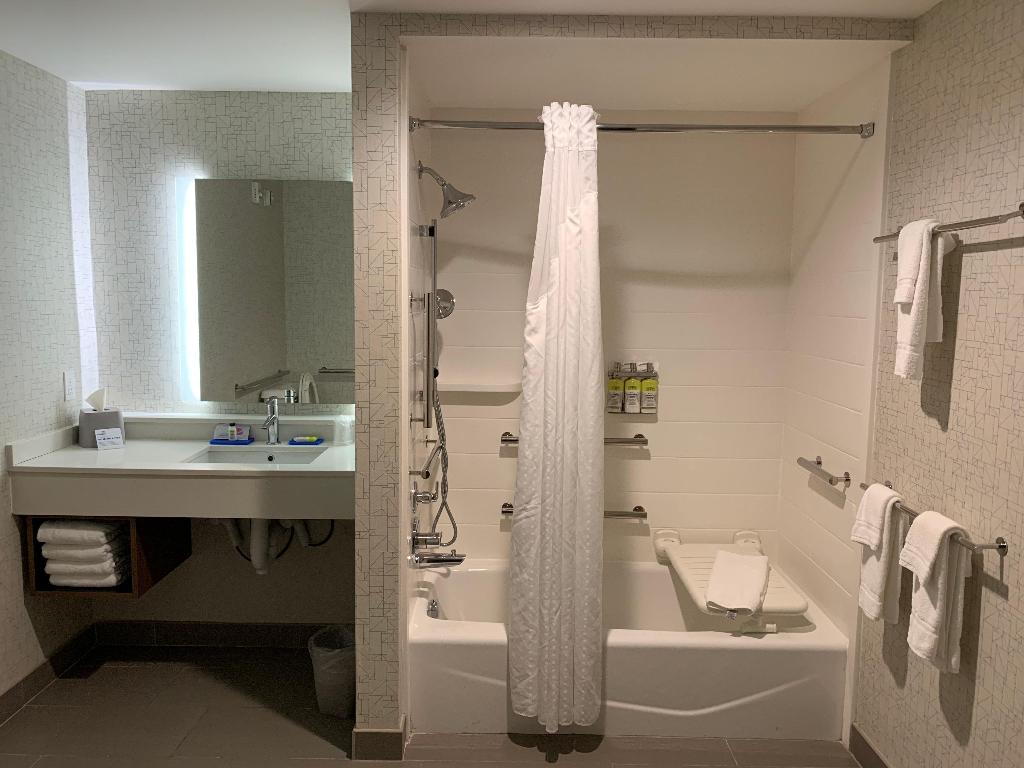 Holiday Inn Express Suites Moore
