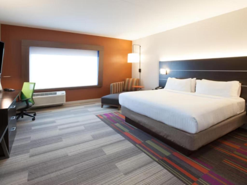 Holiday Inn Express Suites Indianapolis Ne Noblesv