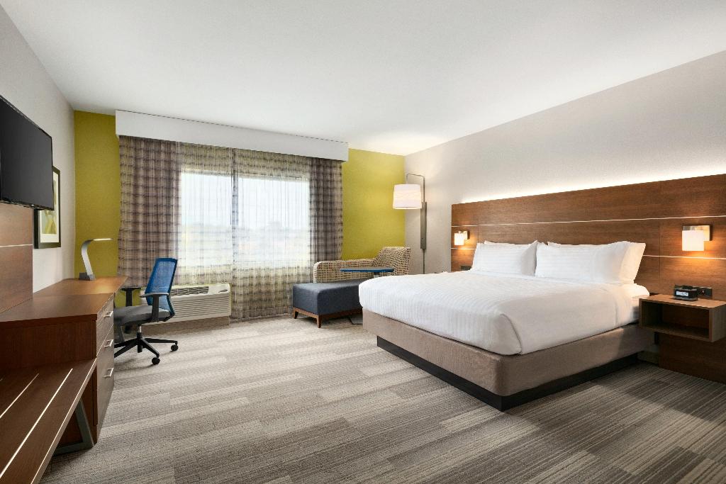 Holiday Inn Express Suites Salisbury