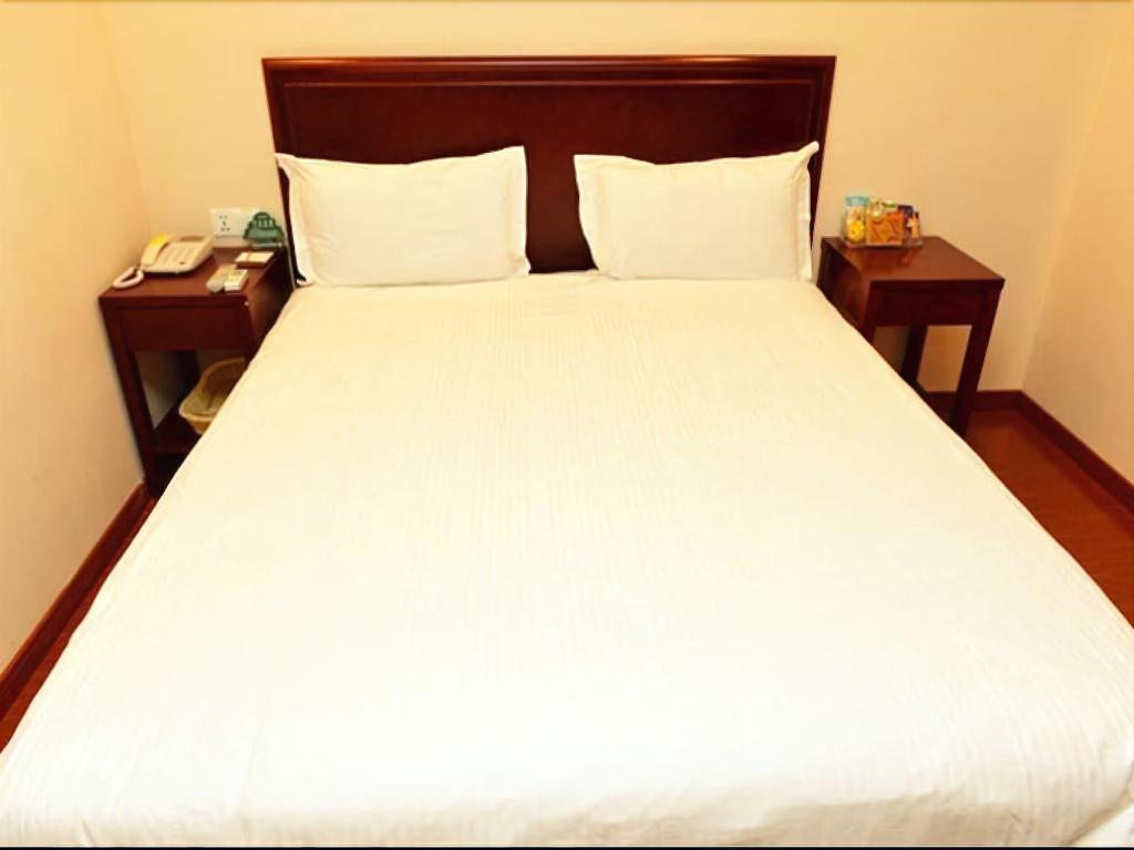 GreenTree Inn Pinghu  Zhapu Jiulong Mountain