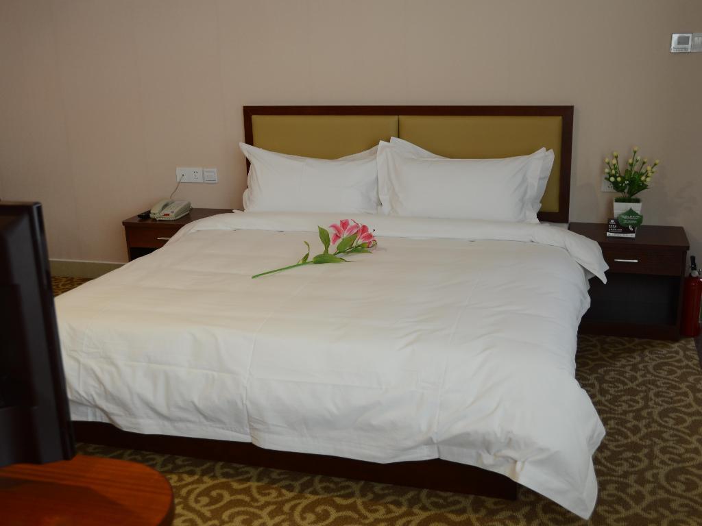 E E Business Hotel