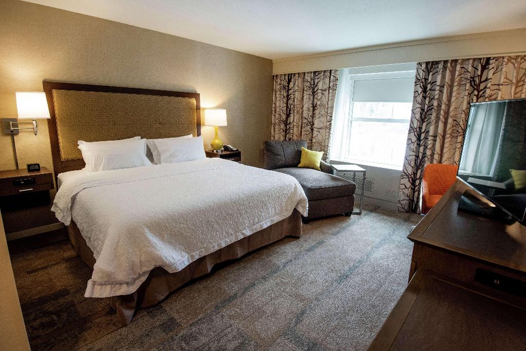 Hampton Inn & Suites Manchester