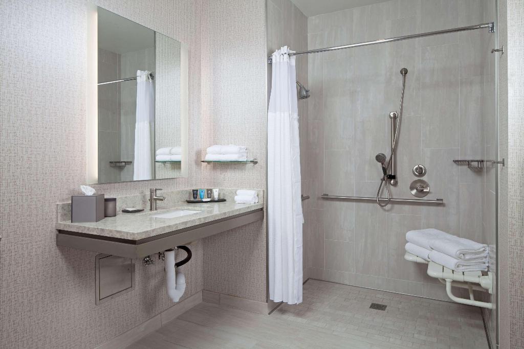 H Hotel Los Angeles, Curio Collection by Hilton