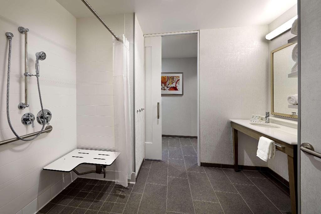 Hampton Inn Long Beach Airport