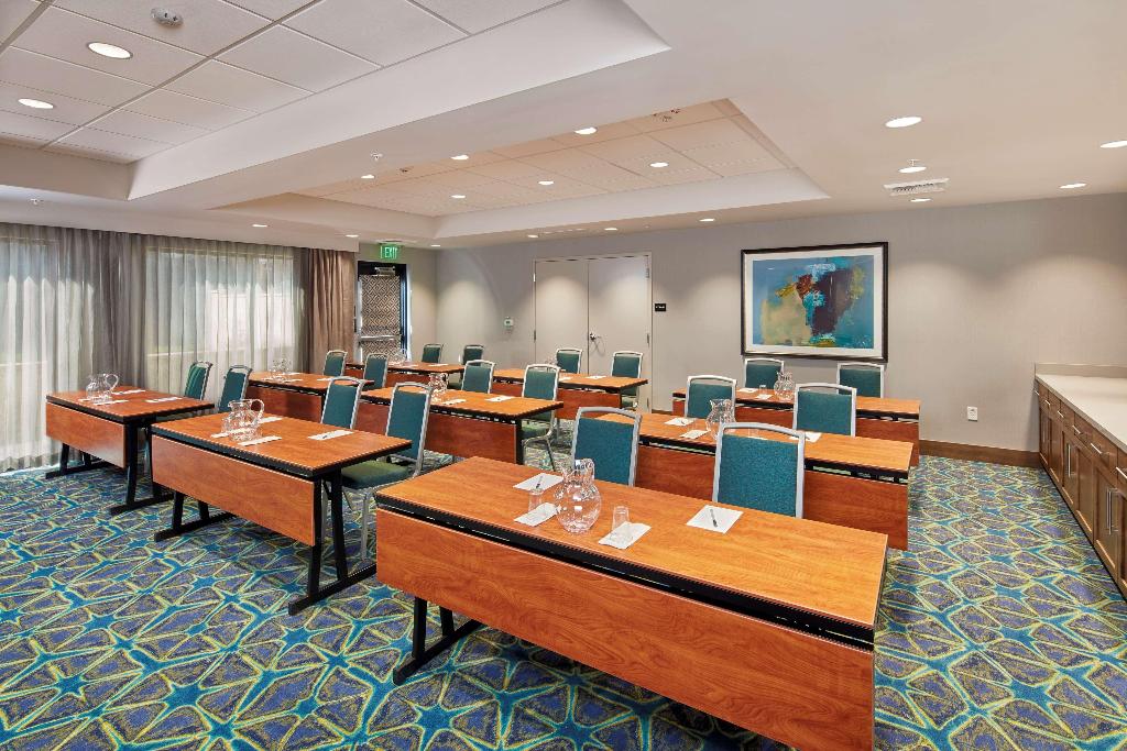 Hampton Inn & Suites Sacramento at CSUS