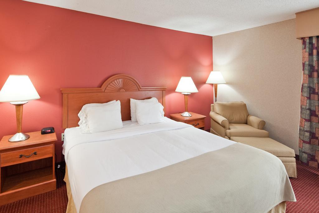 Quality Inn & Suites Lawrenceburgh Area