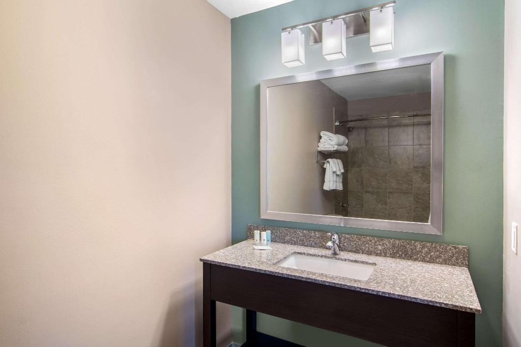 Clarion Inn & Suites Atlanta Downtown