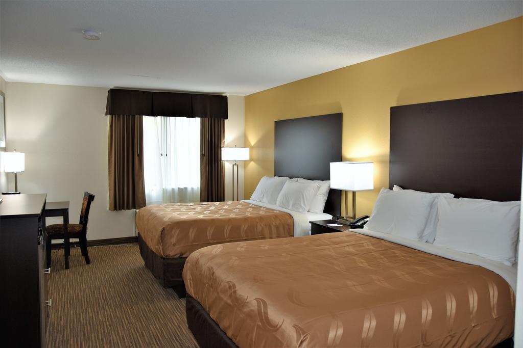 Quality Inn & Suites Metropolis I-24