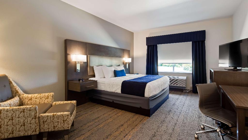 Best Western Plus Roland Inn & Suites