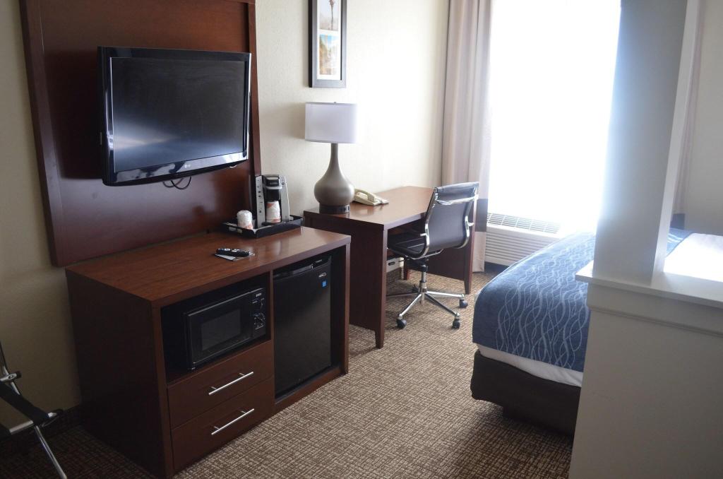 Comfort Inn & Suites Junction City - Near Fort Ril