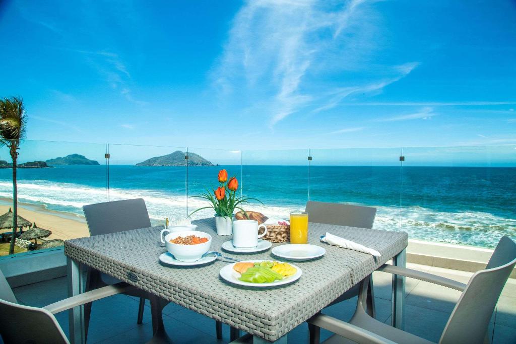 Garner Hotel Mazatlan Beach by IHG