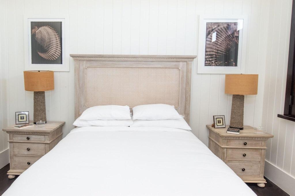 Mahogany Bay Resort & Beach Club, Curio Collection