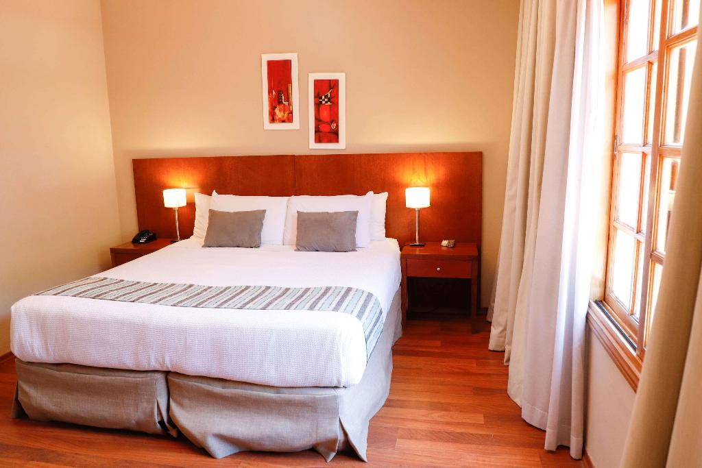 Howard Johnson Escobar Hotel