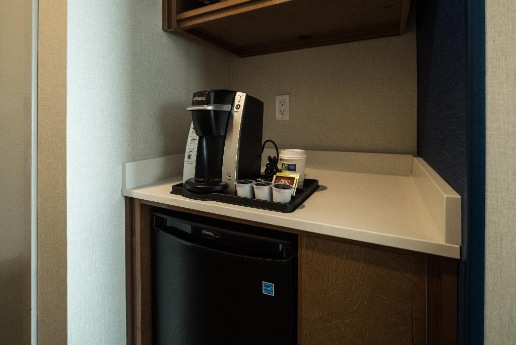 Holiday Inn Express and Suites West Edmonton-Mall